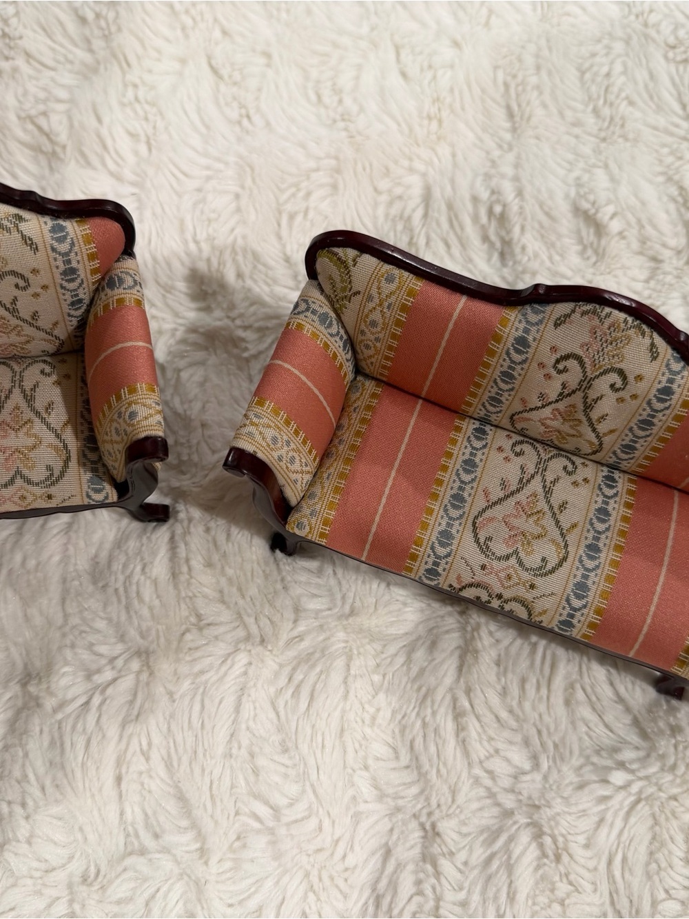 Vintage Victorian Coral Patterned Mini Sofa Set For Dollhouse - Picture 1 of 8